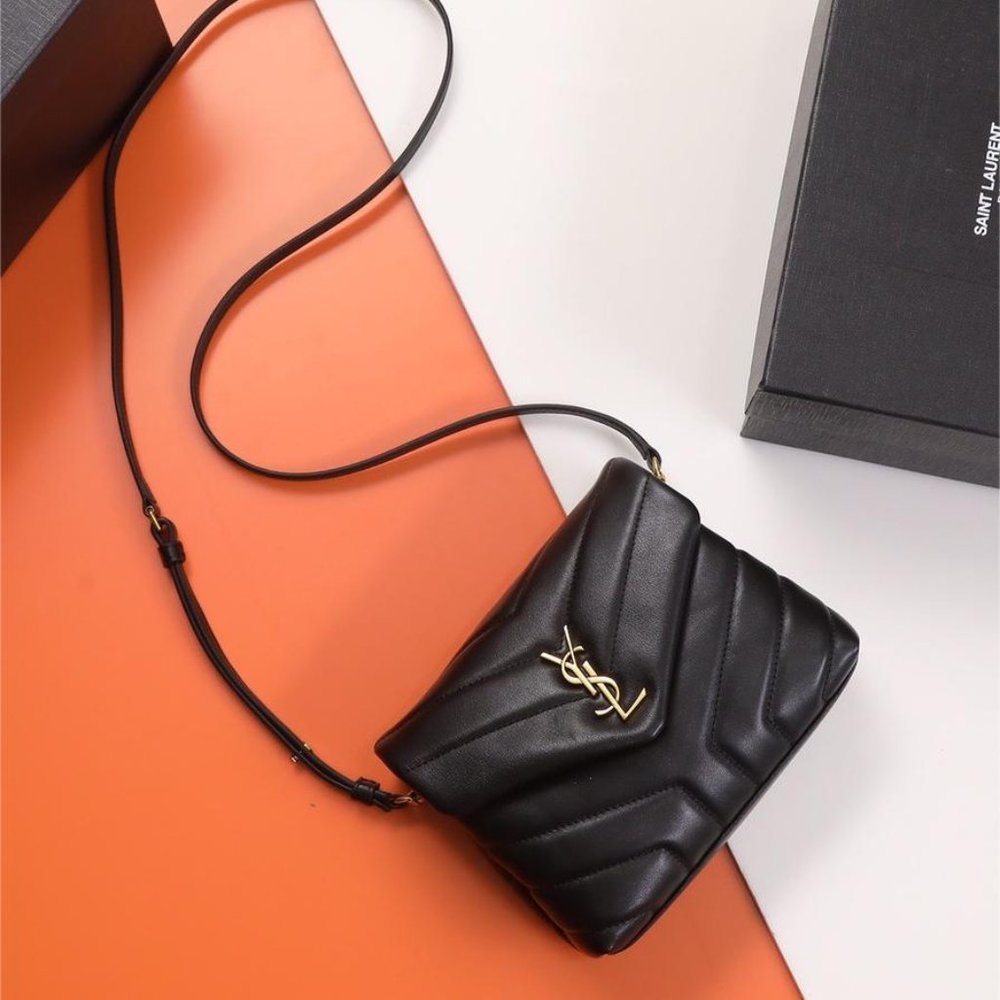 ✅Yves Saint Laurent LOULOU Bag